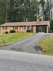 155 Wellington Drive, Lynchburg, VA 24502