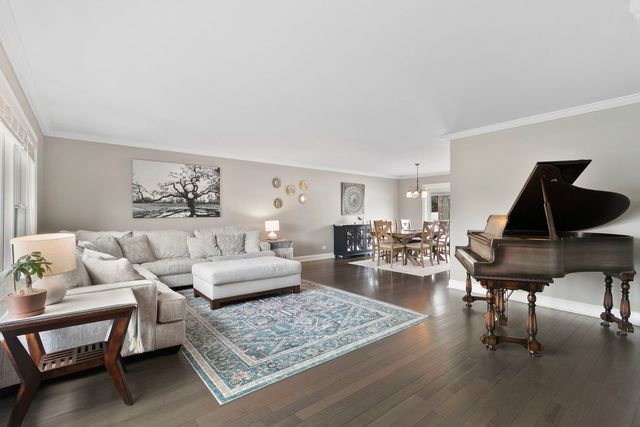 9212 S Komensky Avenue, Oak Lawn, IL 60453