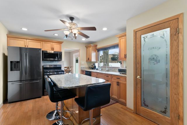 9212 S Komensky Avenue, Oak Lawn, IL 60453