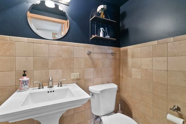 9212 S Komensky Avenue, Oak Lawn, IL 60453