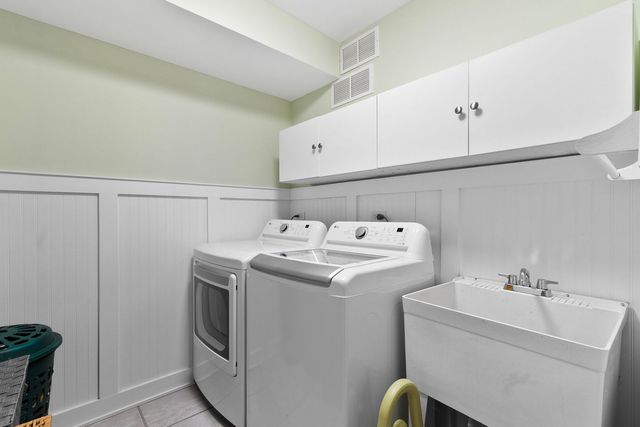 9212 S Komensky Avenue, Oak Lawn, IL 60453