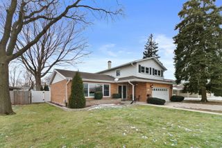 9212 S Komensky Avenue, Oak Lawn, IL 60453