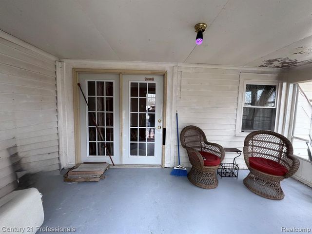 2021 W Rose Center Road, Holly, MI 48442