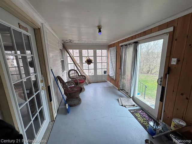2021 W Rose Center Road, Holly, MI 48442