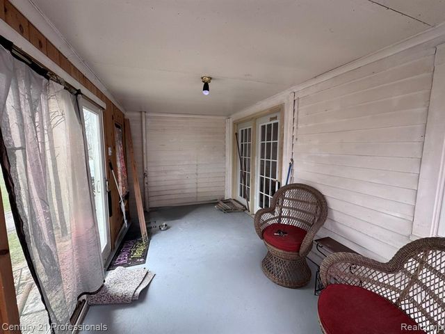 2021 W Rose Center Road, Holly, MI 48442