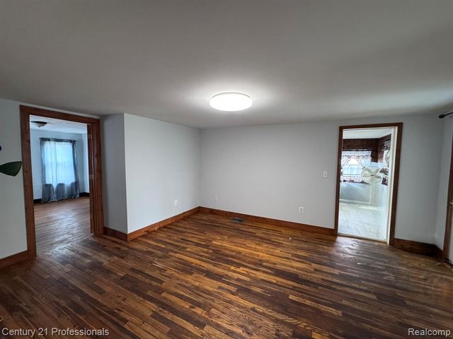2021 W Rose Center Road, Holly, MI 48442