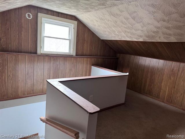 2021 W Rose Center Road, Holly, MI 48442
