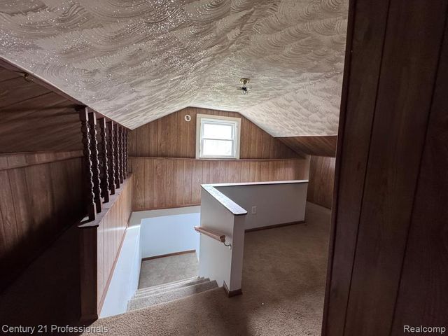 2021 W Rose Center Road, Holly, MI 48442