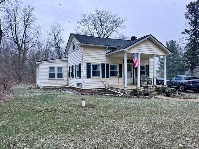 2021 W Rose Center Road, Holly, MI 48442