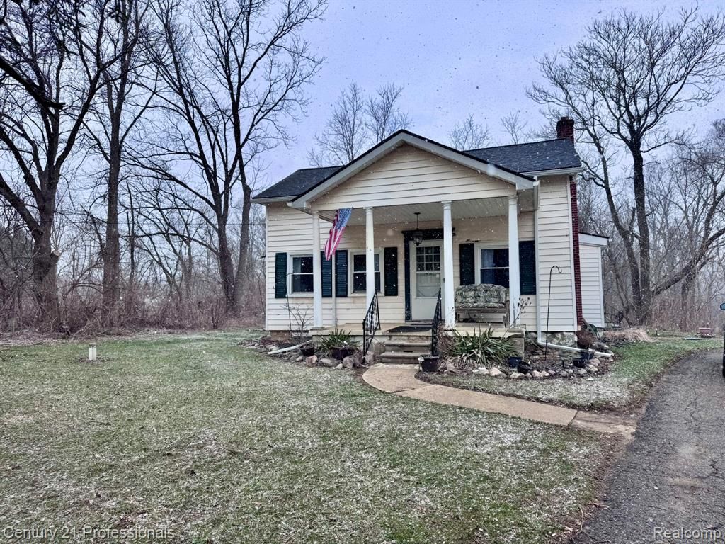2021 W Rose Center Road, Holly, MI 48442
