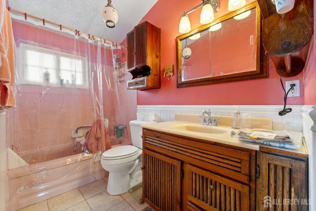 69 Stevens Avenue, Old Bridge, NJ 08857