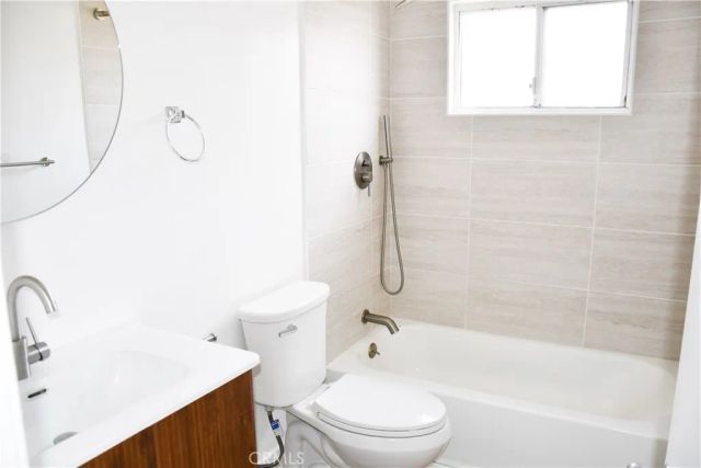 994 Valencia 104, Costa Mesa, CA 92626