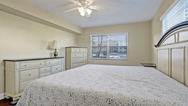 1036 Guildford B 1036, Boca Raton, FL 33434