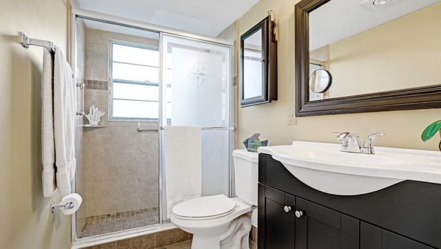 1036 Guildford B 1036, Boca Raton, FL 33434