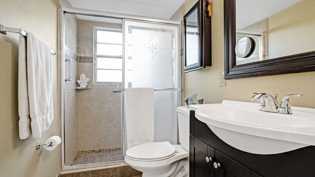 1036 Guildford B 1036, Boca Raton, FL 33434