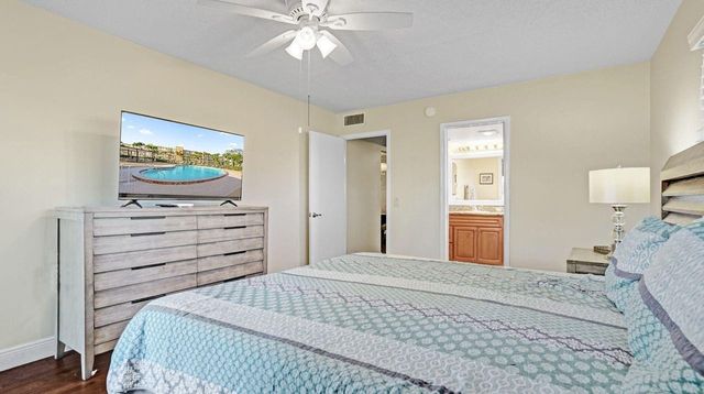 1036 Guildford B 1036, Boca Raton, FL 33434