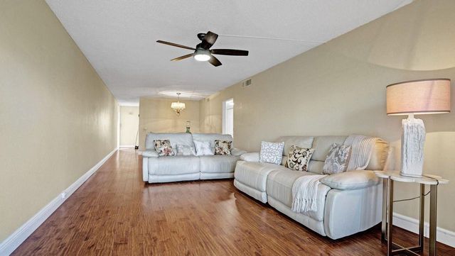 1036 Guildford B 1036, Boca Raton, FL 33434