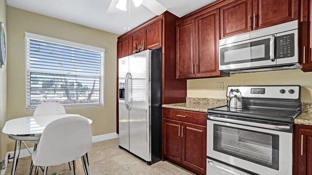 1036 Guildford B 1036, Boca Raton, FL 33434