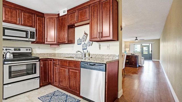 1036 Guildford B 1036, Boca Raton, FL 33434