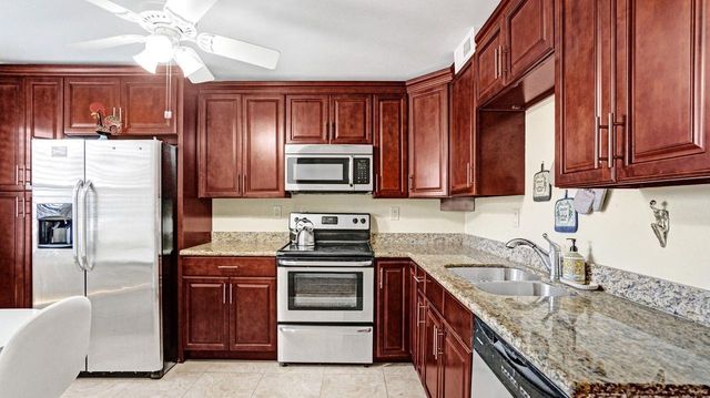 1036 Guildford B 1036, Boca Raton, FL 33434