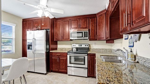 1036 Guildford B 1036, Boca Raton, FL 33434
