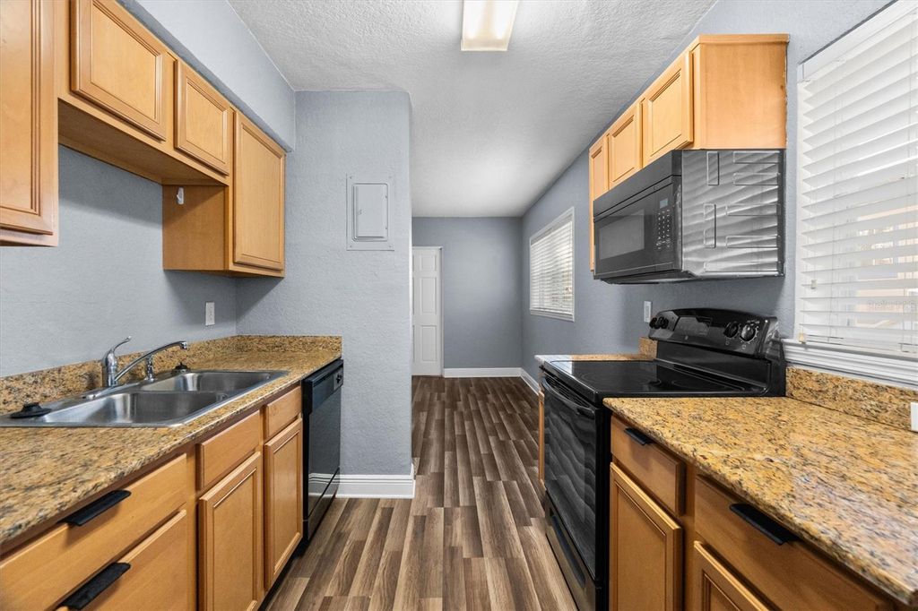 Image 10 of property listing at 225 E NEW HAMPSHIRE STREET 6, Orlando, FL 32804