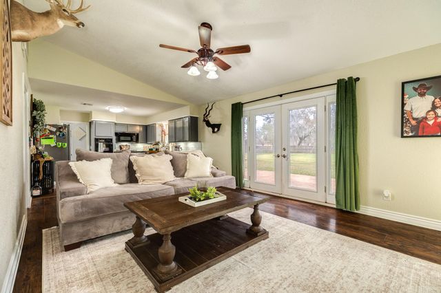 112 Blossom Street, Lake Jackson, TX 77566