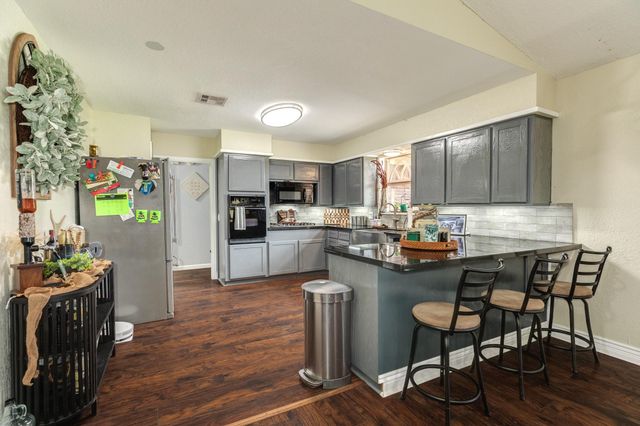 112 Blossom Street, Lake Jackson, TX 77566