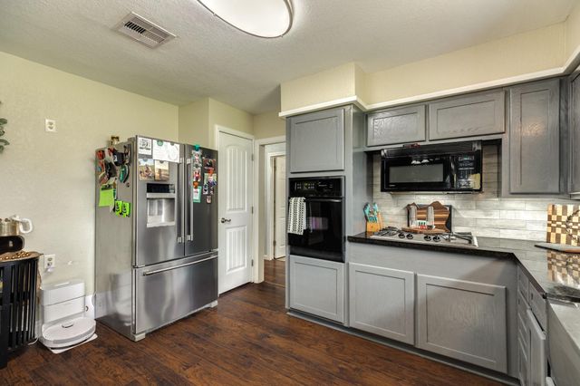 112 Blossom Street, Lake Jackson, TX 77566