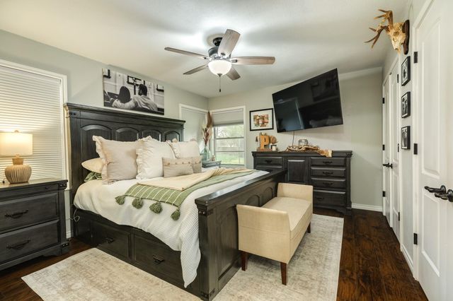 112 Blossom Street, Lake Jackson, TX 77566