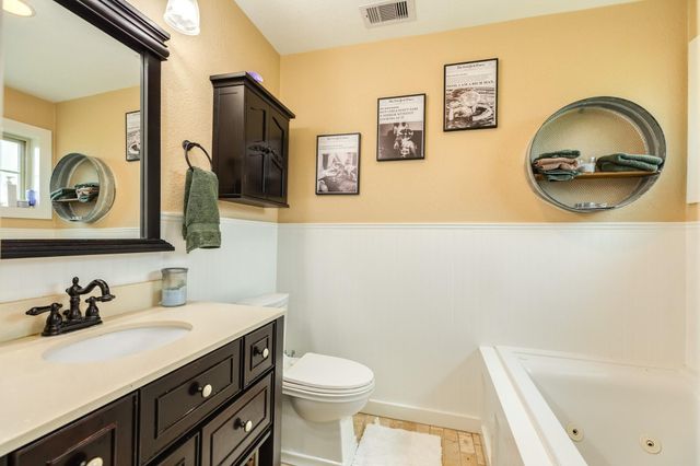 112 Blossom Street, Lake Jackson, TX 77566