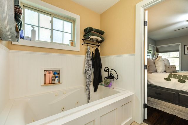 112 Blossom Street, Lake Jackson, TX 77566