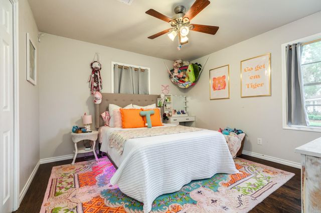 112 Blossom Street, Lake Jackson, TX 77566