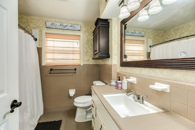 112 Blossom Street, Lake Jackson, TX 77566