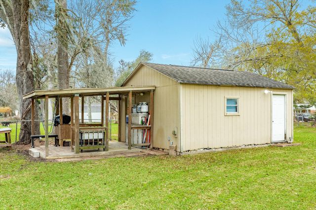 112 Blossom Street, Lake Jackson, TX 77566