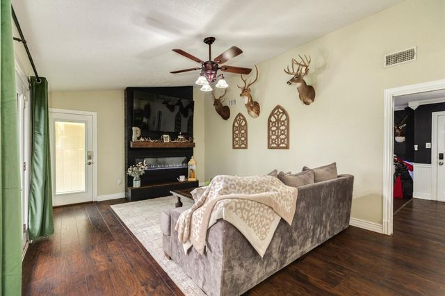 112 Blossom Street, Lake Jackson, TX 77566