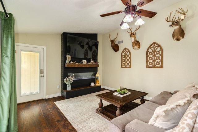 112 Blossom Street, Lake Jackson, TX 77566