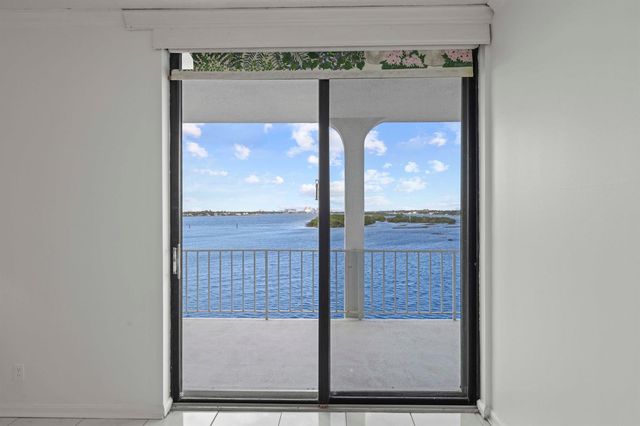 2155 Ibis Isle Road Ph 3, Palm Beach, FL 33480