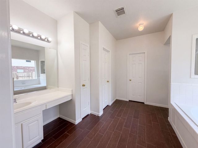 2854 Everett Drive, Friendswood, TX 77546
