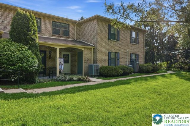 2668 Rolling Green Place, Lower Macungie Twp, PA 18062