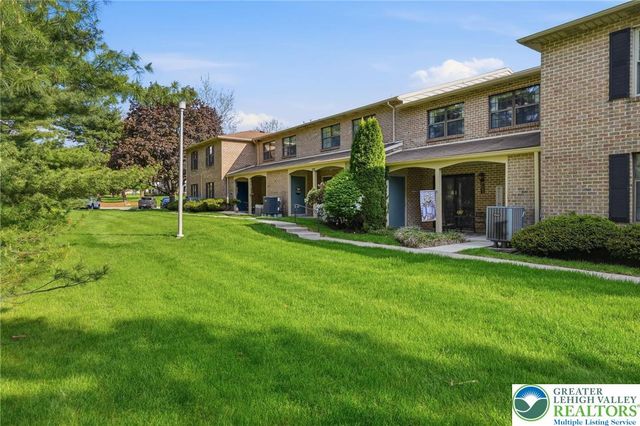 2668 Rolling Green Place, Lower Macungie Twp, PA 18062