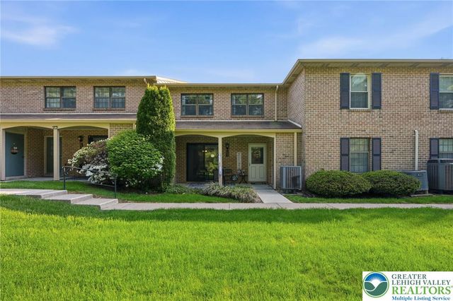 2668 Rolling Green Place, Lower Macungie Twp, PA 18062