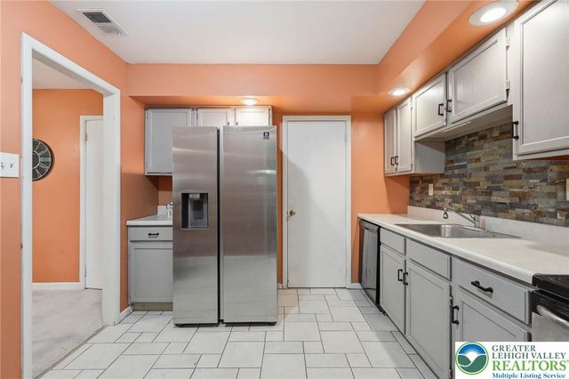 2668 Rolling Green Place, Lower Macungie Twp, PA 18062