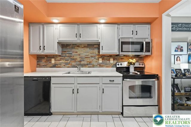 2668 Rolling Green Place, Lower Macungie Twp, PA 18062