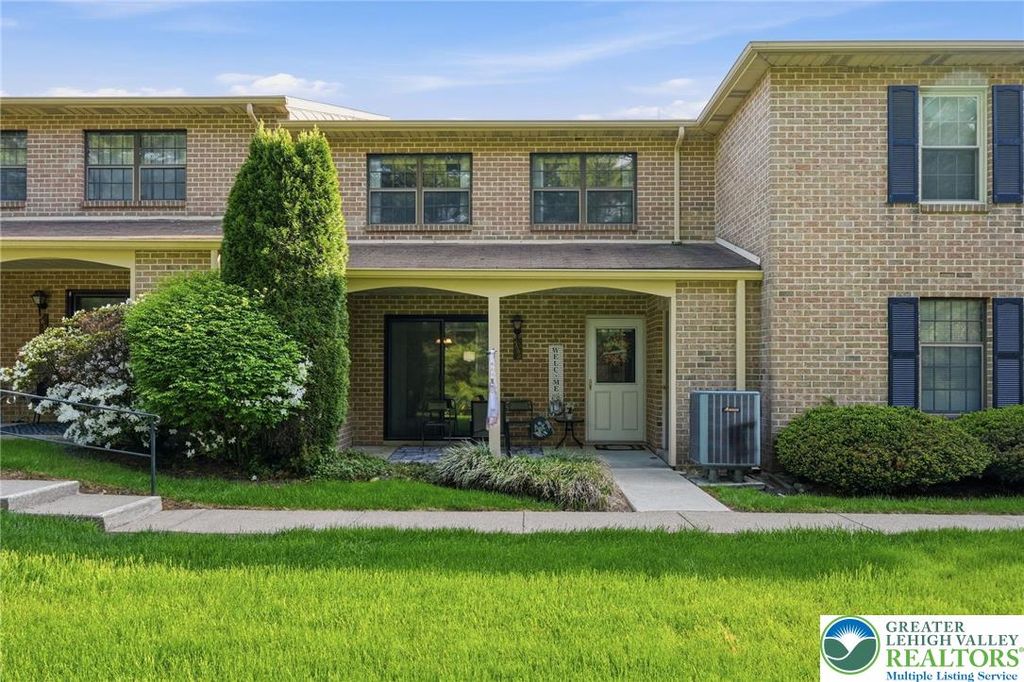 2668 Rolling Green Place, Lower Macungie Twp, PA 18062