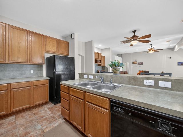 1281 Private Road 7037, Lexington, TX 78947