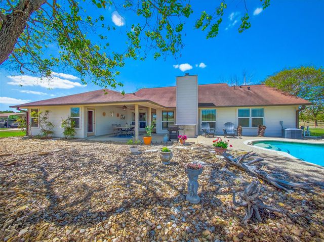 1281 Private Road 7037, Lexington, TX 78947