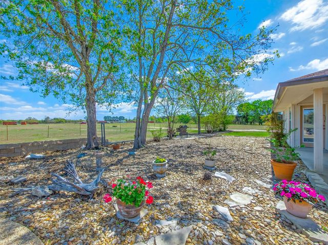 1281 Private Road 7037, Lexington, TX 78947