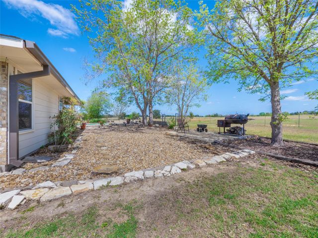 1281 Private Road 7037, Lexington, TX 78947