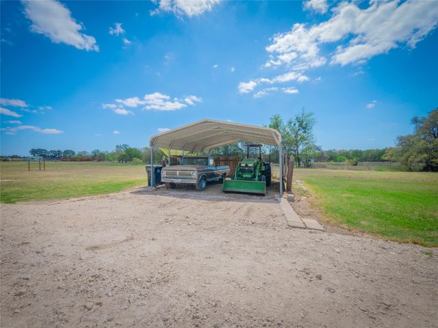 1281 Private Road 7037, Lexington, TX 78947